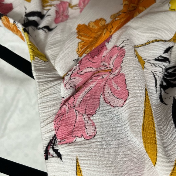 GUESS Off Shoulder Nidia Top Size XL - Picture 6 of 9